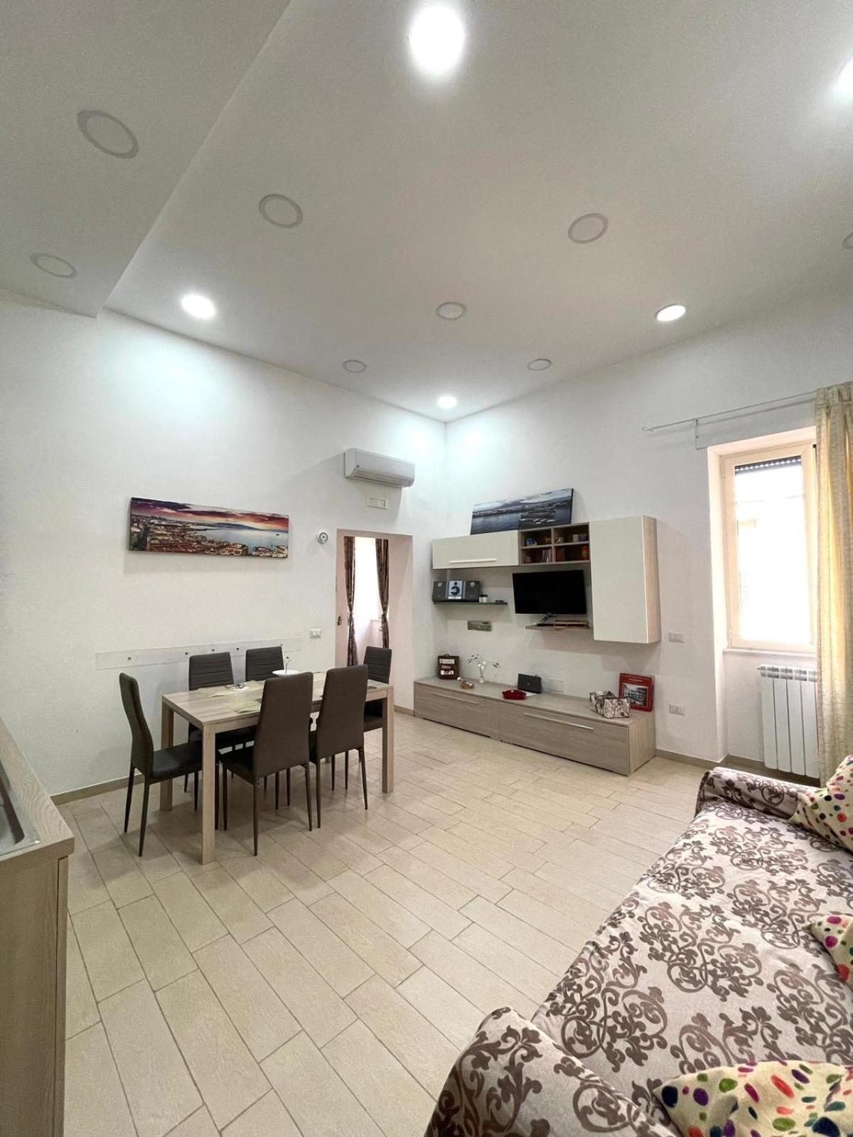 Ginevra'S Apartment Наполи Екстериор снимка