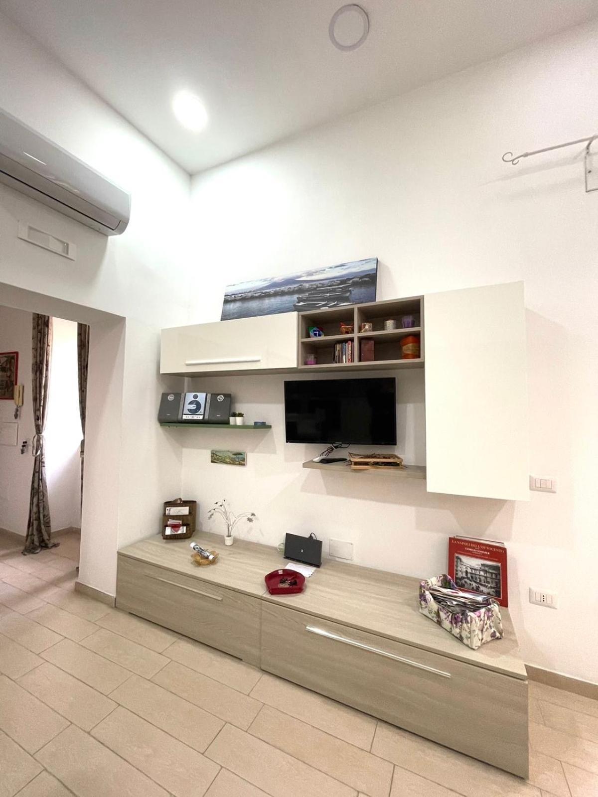 Ginevra'S Apartment Наполи Екстериор снимка