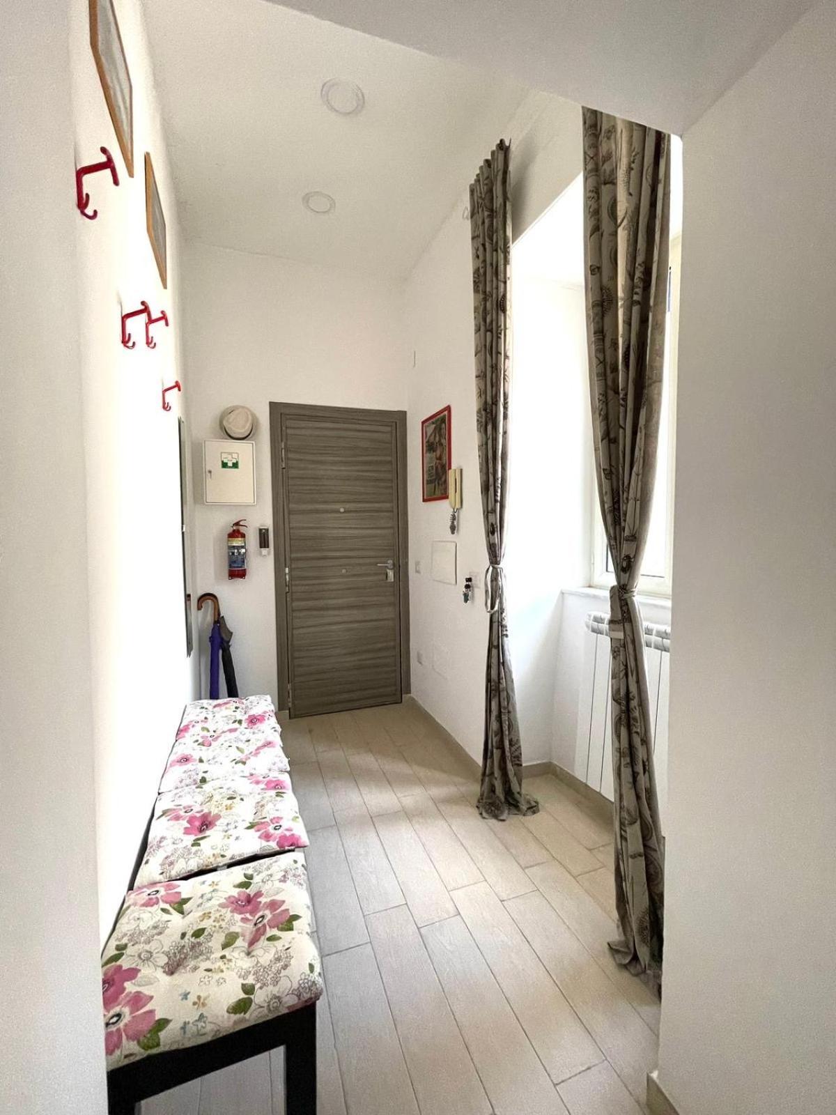 Ginevra'S Apartment Наполи Екстериор снимка